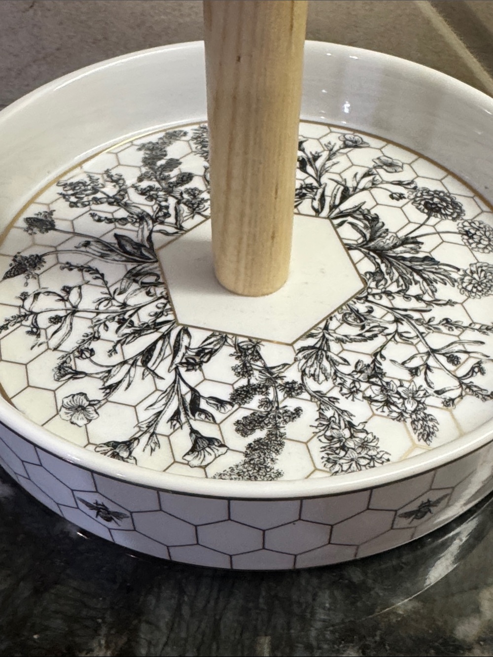Williams Sonoma Honeycomb Porcelain Paper Towel Holder - New! - Picture 6 of 6